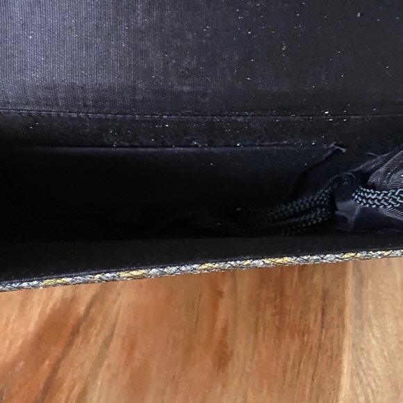 Clutch - Picture 5 of 9